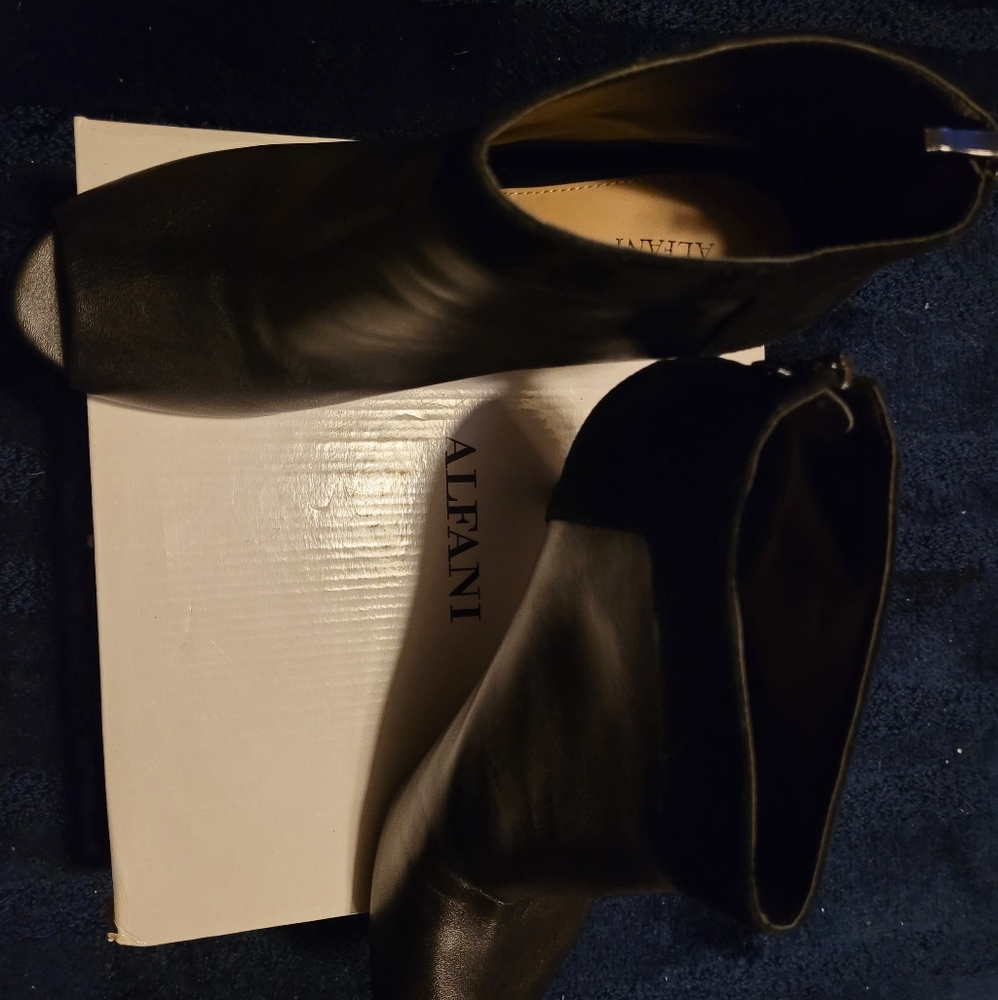 Shoes - Picture 4 of 4